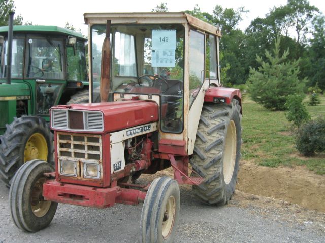 TRACTEUR AGRICOLE IH 644 2RM   1974