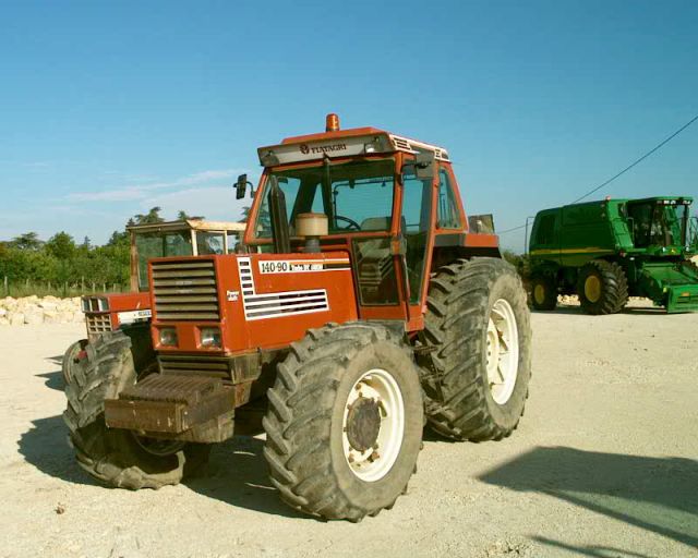 TRACTEUR AGRICOLE FIAT 140-90 DT   1992