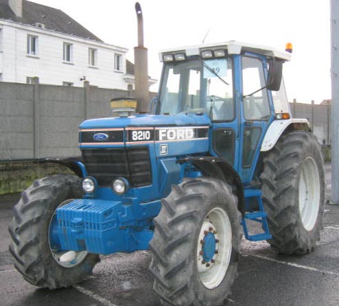 TRACTEUR AGRICOLE FORD 8210  4RM 4RM 1989