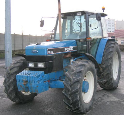 TRACTEUR AGRICOLE FORD 8240 4RM 4RM 1992