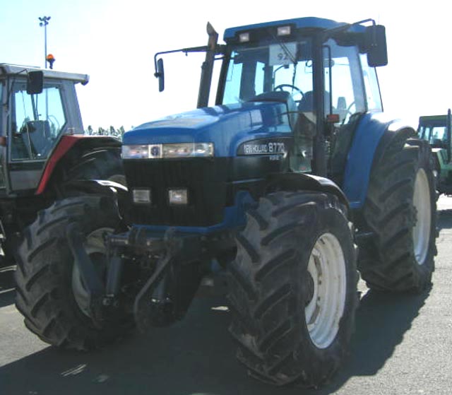 TRACTEUR AGRICOLE NEW HOLLAND 8770   2000