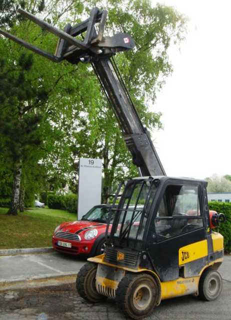 CHARIOT ELEVATEUR TELESCOPIQUE JCB TLT 30 G 3000 KG 3000 KG