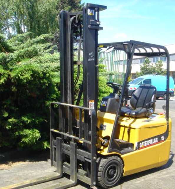 CHARIOT ELEVATEUR CATERPILLAR EP15KRT 1500 KG 1500 KG