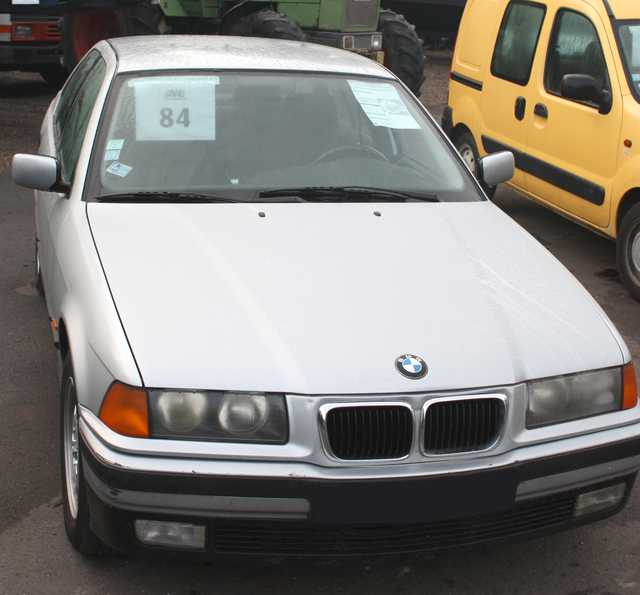 VOITURE BMW 318 I   1996
