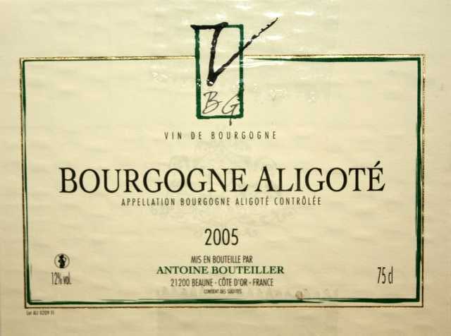 12 BOUTEILLES, BOURGOGNE ALIGOTE, BERNARD GRAS, 2005.