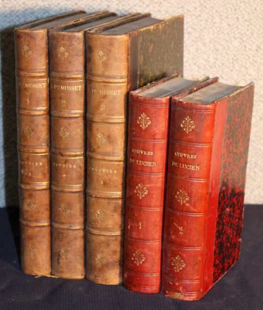 LOT DE 5 OUVRAGES COMPRENANT : 3 TOMES D'ALFRED DE MUSSET: TOME 1, POESIES, PARIS, 1888. TOME 2, POESIES, PARIS, 1888. TOME 3 COMEDIES, PARIS, 1888. EDITION CHARPENTIER TOME 1 &amp; 2 OEVRES COMPLETES DE LUCIEN DE SAMOSATE TRADUIT PAR EUGENE TALBOT, PARIS, 1874, HACHETTE ET CIE.