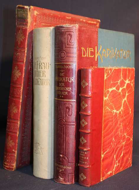 LOT DE 4 OUVRAGES COMPRENANT : BERLIN COMME JE L'AI VU PAR CHARLES HUARD, PARIS, 1907 CHEZ EUGENE REY EDITEUR. DIE FRAU INDER KARIKATUR PAR EDUARD FUCHS, MUNCHEN, 1907. EIN SOMMERNACHTASTRAUM PAR W.SHAKSPEARE, HEIDELBERG, 1868. DIE KARIKATUR DER EUROPAISCHEN VOLKER PAR EDUARD FUCHS, BERLIN, 1906 CHEZ A.HOTMANN &amp; COMP.