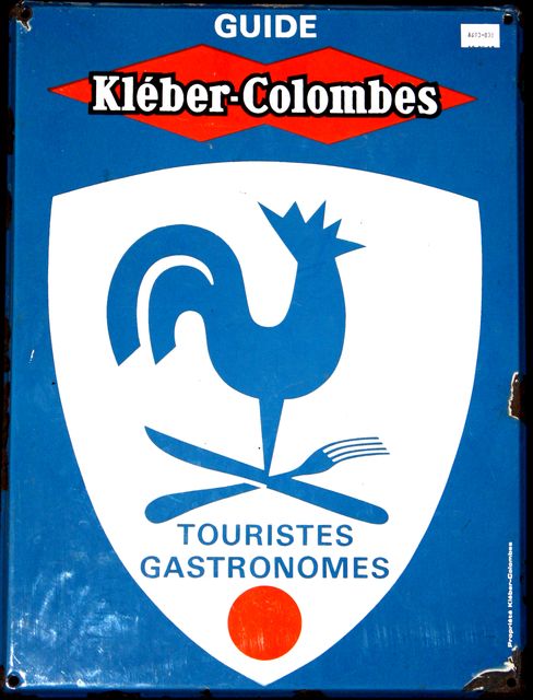 ENSEIGNE PUBLICITAIRE POUR LES GUIDES TOURISTIQUES KLEBER-COLOMBES EN TOLE EMAILLEE DE FORME RECTANGULAIRE. DIM: 46 X 35 CM.