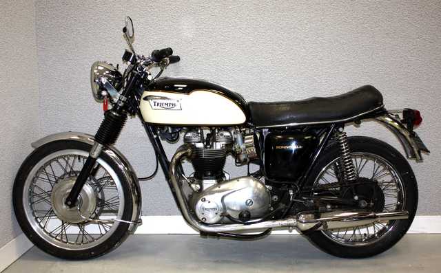 MOTO TRIUMPH BONNEVILLE T120 650 CM3  1970