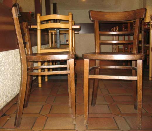5 chaises de bistrot en bois verni, dossier bandeau VENDU AVEC LE LOT
