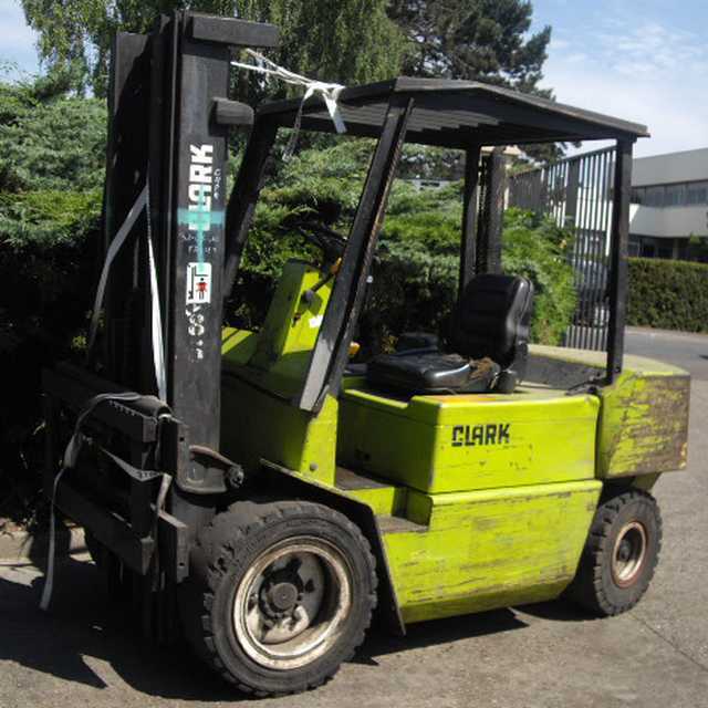 CHARIOT ELEVATEUR CLARK DPM30N 3000 KG