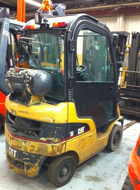 CHARIOT ELEVATEUR CATERPILLAR GP15N 1500 KG