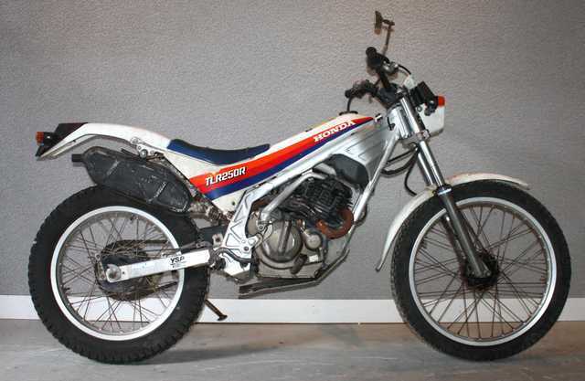 MOTO HONDA TLR 250 R 250 CM3