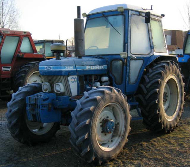 TRACTEUR AGRICOLE FORD 7610 4 RM 4 RM 1983
