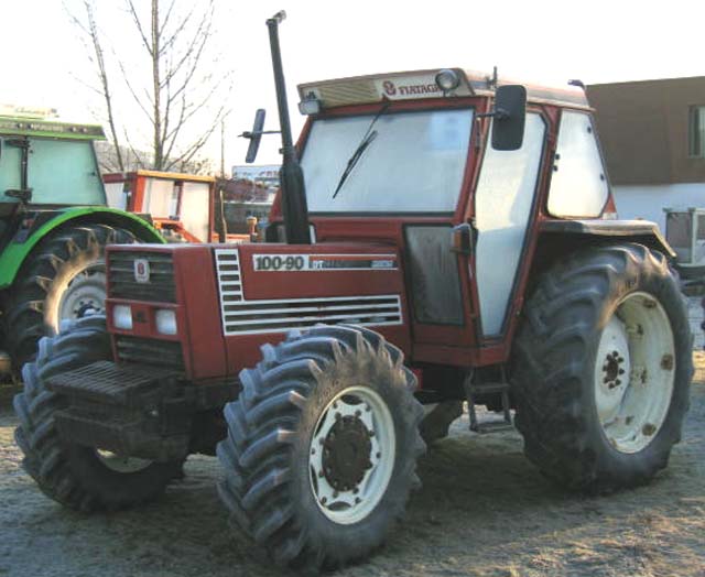 TRACTEUR AGRICOLE FIAT 100-90 4 RM 4 RM 1986