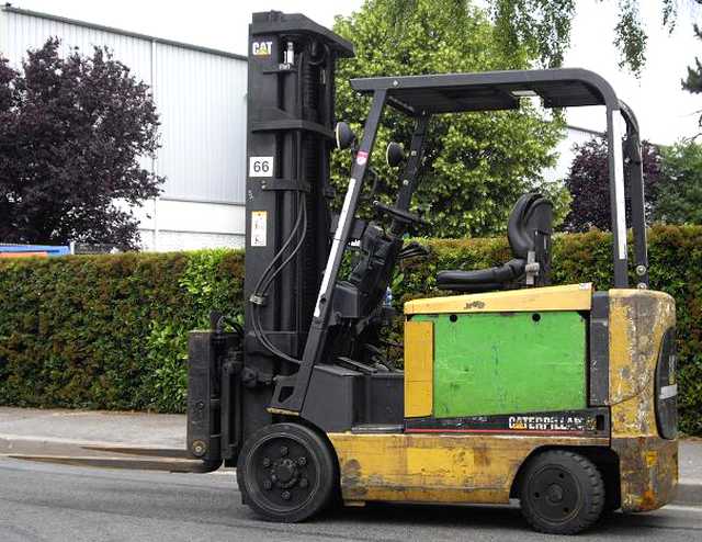 CHARIOT ELEVATEUR CATERPILLAR EC30K 3000 KG