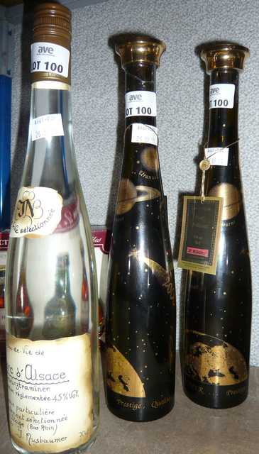 LOT DE 3 BOUTEILLES COMPRENANT: 1 BOUTEILLE DE MARC D'ALSACE 0.70CL; 1 BOUTEILLE D'EAU DE VIE DE FRAMBOISE SAUVAGE 0.30CL; 1 BOUTEILLE DE POIRE WILLIAMS 0.50CL.