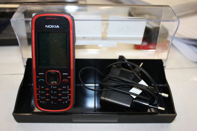 TELEPHONE GSM MARQUE NOKIA MODELE 5030 XPRESS RADIO. ECRAN COULEUR. GPRS. FM RADIO. ETAT DE FONCTIONNEMENT.