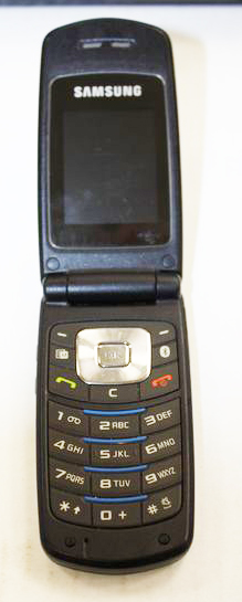 TELEPHONE GSM MARQUE SAMSUNG MODELE B320. ECRAN COULEUR. GPRS. BLUETOOTH. USB. SANS CHARGEUR. ETAT DE FONCTIONNEMENT.