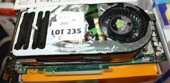 CARTE VIDEO NVIDIA 8800 GTS320 MB DDR3. NON TESTE.