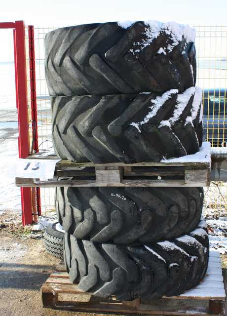 LOT DE 4 PNEUS GOODYEAR 1670 R20.