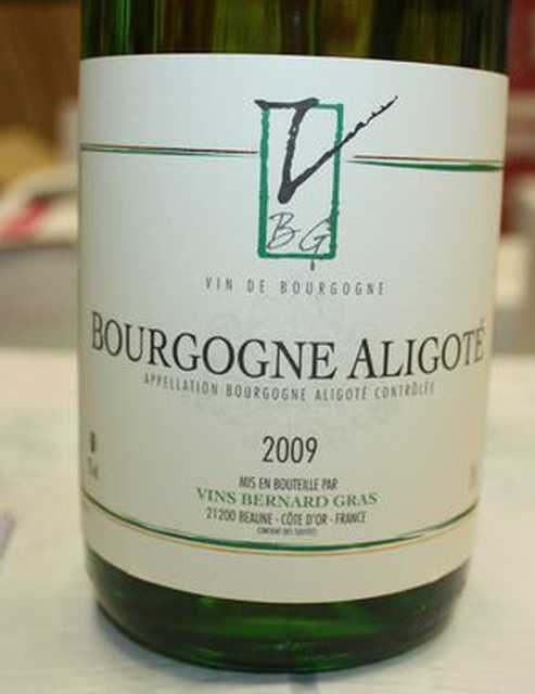 12 BOUTEILLES DE BOURGOGNE ALIGOTE, DOMAINE BERNARD GRAS, 2009.