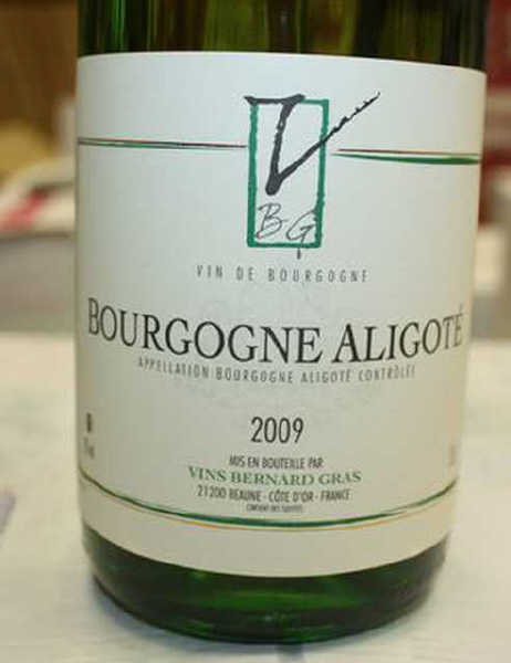 12 BOUTEILLES DE BOURGOGNE ALIGOTE 2009. BERNARD GRAS. CAISSE CARTON.
