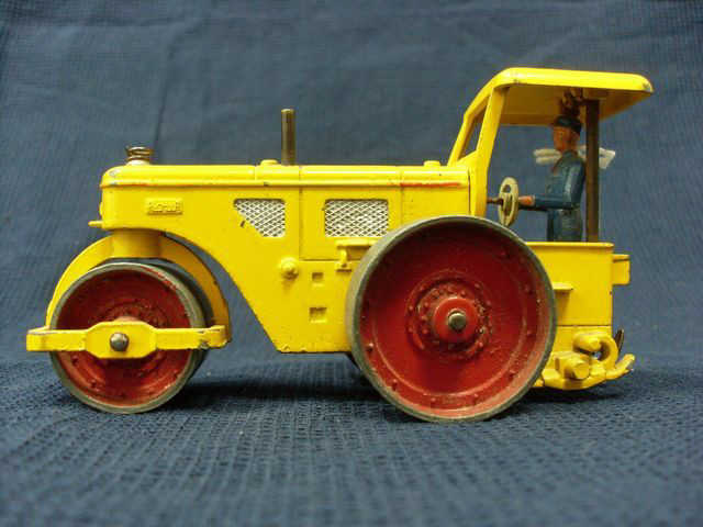 DINKY TOYS. ROULEAU RICHIER. MODELE 90 A.