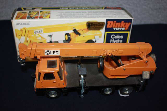 DINKY TOYS. CAMION GRUE. MODELE COLES HYDRA TRUCK 150 T ET SA BOITE.