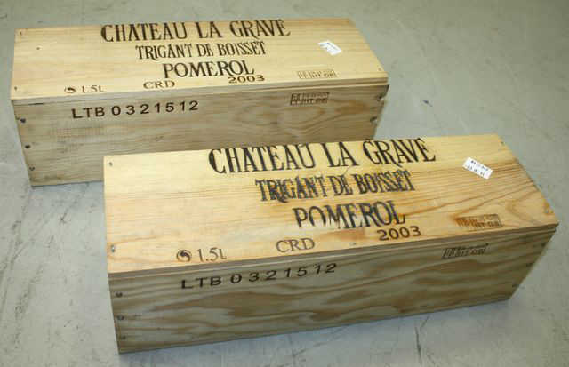 2 MAGNUMS DE CHATEAU LA GRAVE A POMEROL, POMEROL 2003. CAISSE BOIS UNITAIRE D'ORIGINE.