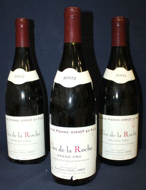 3 BOUTEILLES DE CLOS DE LA ROCHE GRAND CRU DOMAINE AMIOT 2002.