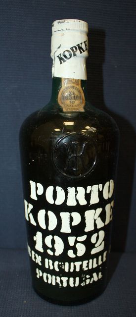 1 BOUTEILLE PORTO ROUGE KOPKE 1952.