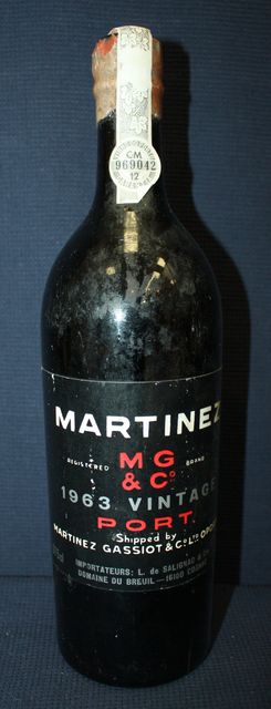1 BOUTEILLE DE PORTO ROUGE MARTINEZ 1963.