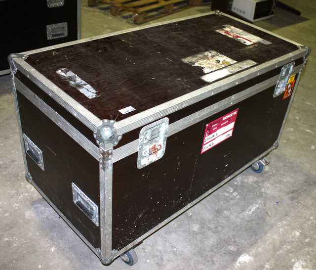 FLIGHT CASE 76 X 125 X 62 CM.