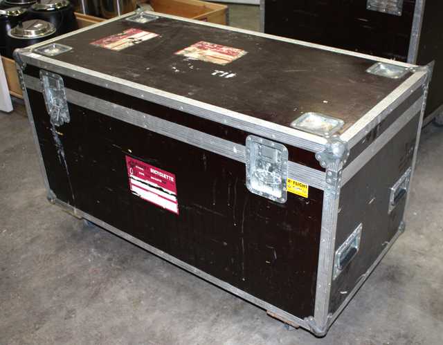 FLIGHT CASE 76 X 125 X 62 CM.