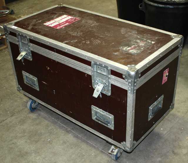 FLIGHT CASE 67 X 102 X 52 CM.