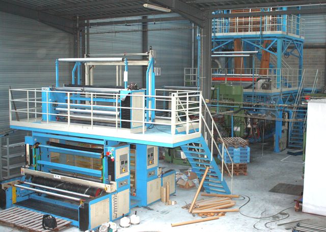 EXTRUDEUSE DE 450 KG/HEURE DE MARQUE GHIOLDI, VIS DIAMETRE 120, FILIERE 400, ANNEE : 1999.