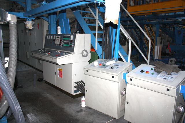 EXTRUDEUSE DE 450 KG/HEURE DE MARQUE GHIOLDI, VIS DIAMETRE 120, FILIERE 400, ANNEE : 1999.