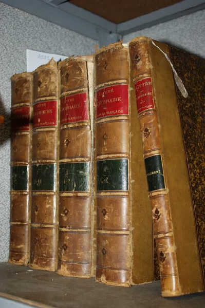 EMILE LITTRE. DICTIONNAIRE DE LA LANGUE FRANCAISE. 4 VOLUMES ET SON SUPPLEMENT. QUELQUES ROUSSEURS. HACHETTE ET CIE. 1863.