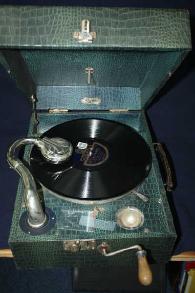 PHONOGRAPHE ET SES DISQUES.