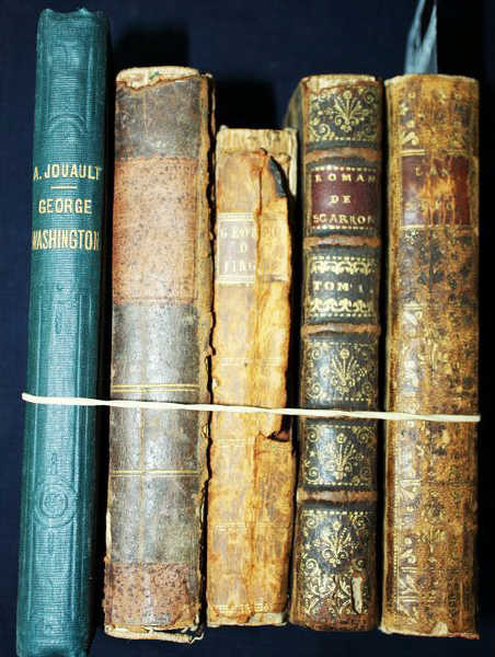 MERCIER: L'AN 2440. LONDRES, 1773. IN-12. BASANE USAGE D'EPOQUE. ON Y JOINT 4 VOLUMES DIVERS.