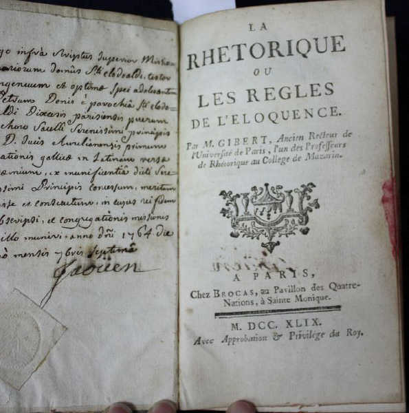 LA RHETORIQUE OU LES REGLES DE L'ELOQUENCE PAR M. GIBERT. A PARIS CHEZ BROCAS. 1749. LA RELIURE  AUX ARMES DE PHILIPPE JOSPEH, DUC D'ORLEANS, DIT PHILIPPE EGALITE, GUILLOTINE EN 1793.