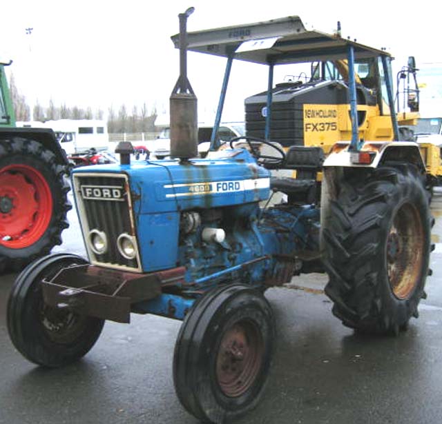 TRACTEUR AGRICOLE FORD 4600 2 RM 2 RM 1979