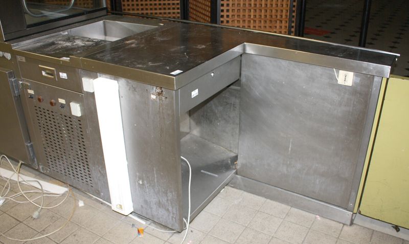 MEUBLE REFRIGERE A 1 TIROIR ET COMPTOIR CAISSE EN INOX ALIMENTAIRE. HAUTEUR 91 CM X LARGEUR 175 CM X PROFONDEUR 80 CM.