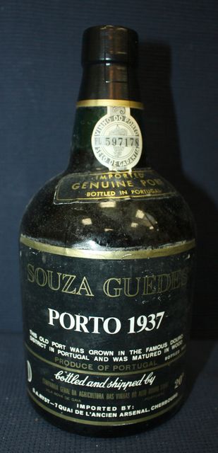 1 BOUTEILLE DE PORTO ROUGE SOUZA GUEDES 1937.