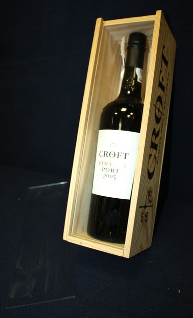 1 BOUTEILLE DE PORTO ROUGE CROFT 2003. COFFRET BOIS.