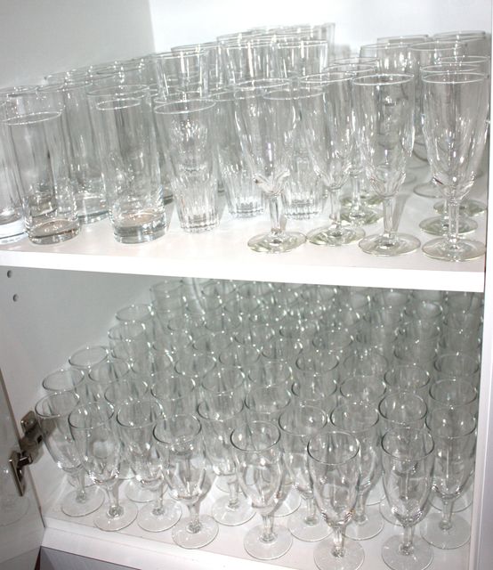 ENVIRONS 450 VERRES A PIEDS, VIN, WHISKY, CHAMPAGNE, EAU, JUS...