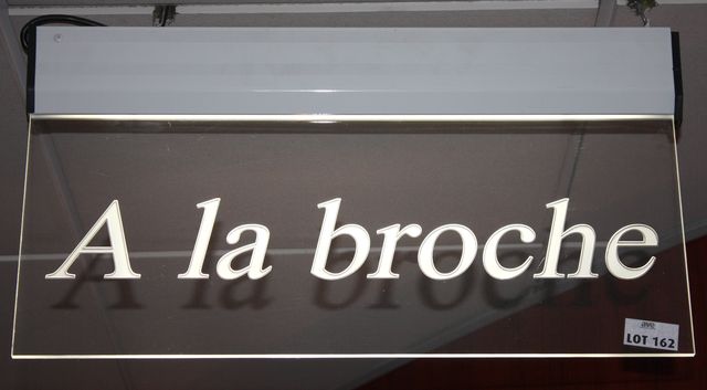 3 PANNEAUX DE SIGNALISATION  "A LA VAPEUR", "A LA BROCHE" ET "A PETIT FEU".