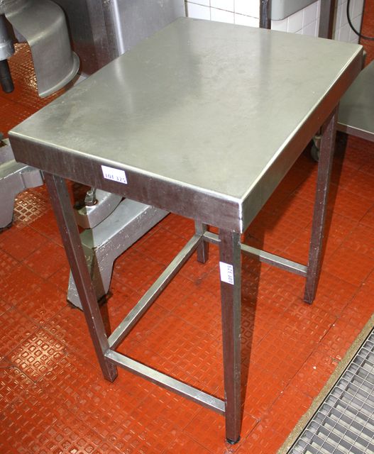 TABLE EN INOX. 87 CM/ 65 CM/ 50 CM.