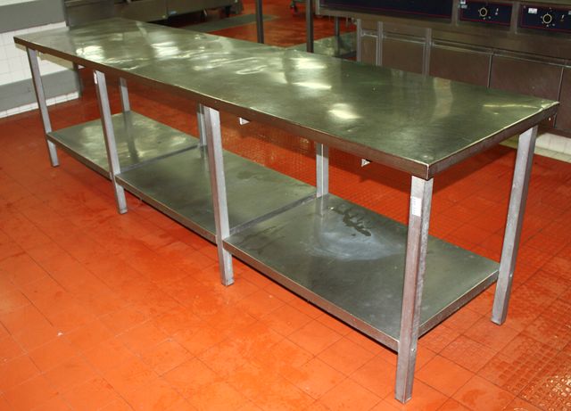 TABLE EN INOX ALIMENTAIRE A ETAGERE BASSES. 83 CM/ 90 CM/ 70 M.